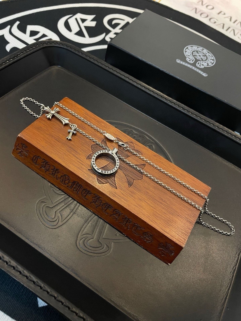 Ch*0me He**ts necklaces